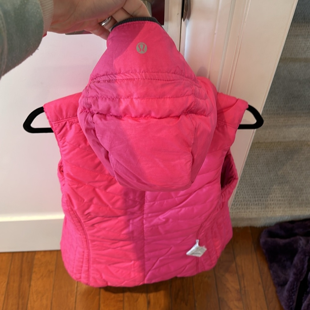 Lululemon reversible vest with hood size 4 - Picture 8 of 8